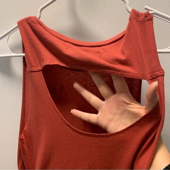 ABERCROMBIE and Fitch lightweight tank top - Picture 3 of 6